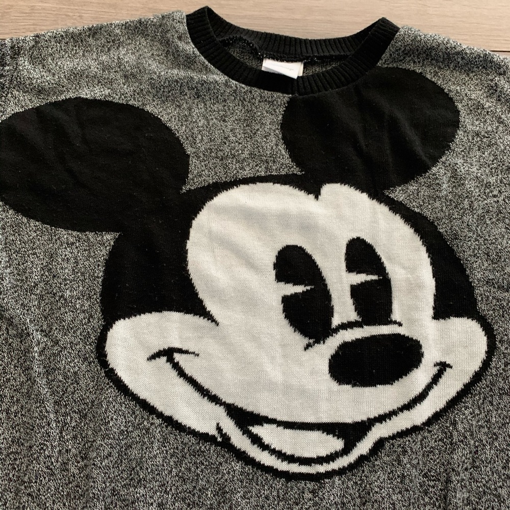 Sold on Ⓜ️ercari- Disney Mickey Mouse sweater - Picture 2 of 5